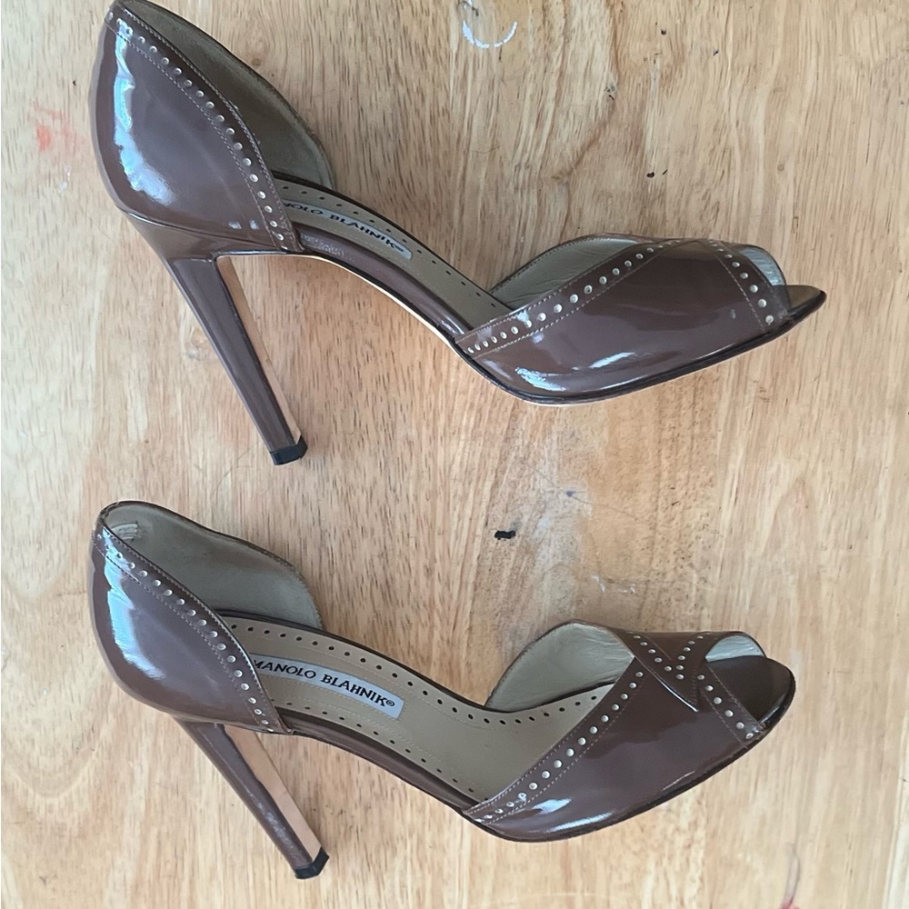 manolo blahnik patent leather peep toe pump, chic and sophisticated, 3 inch heel